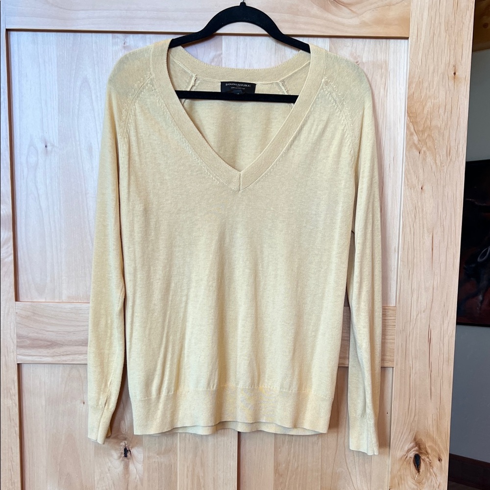 Banana Republic Factory Forever V-Neck Sweater, L, Baby Yellow